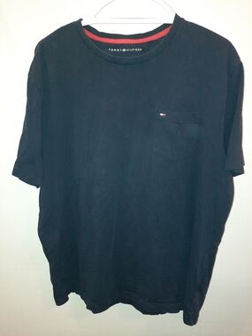 Tommy Hilfiger Navy Short Sleeve Pocket Tee with Red Neck Trim Size XL GUC